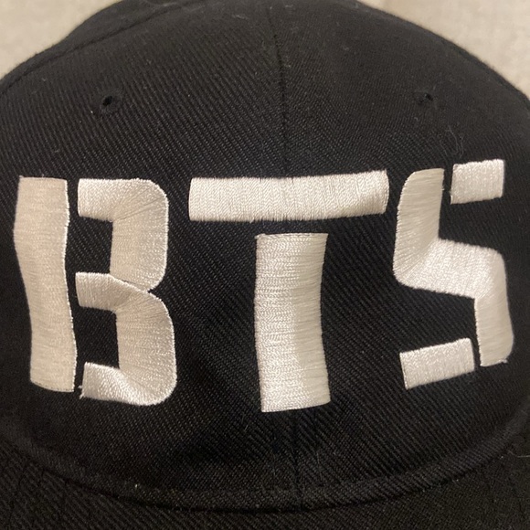 🔥EC🔥BTS Korean Pop Band SnapBack Embroidered Hat. - Picture 2 of 7